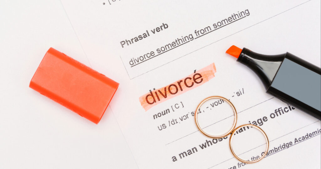 How does Josua Tree Counseling SWFL address the subject of whether or not to divorce